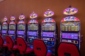 Lucky Neko free-spin bonus round with multiplier display on safir777 platform